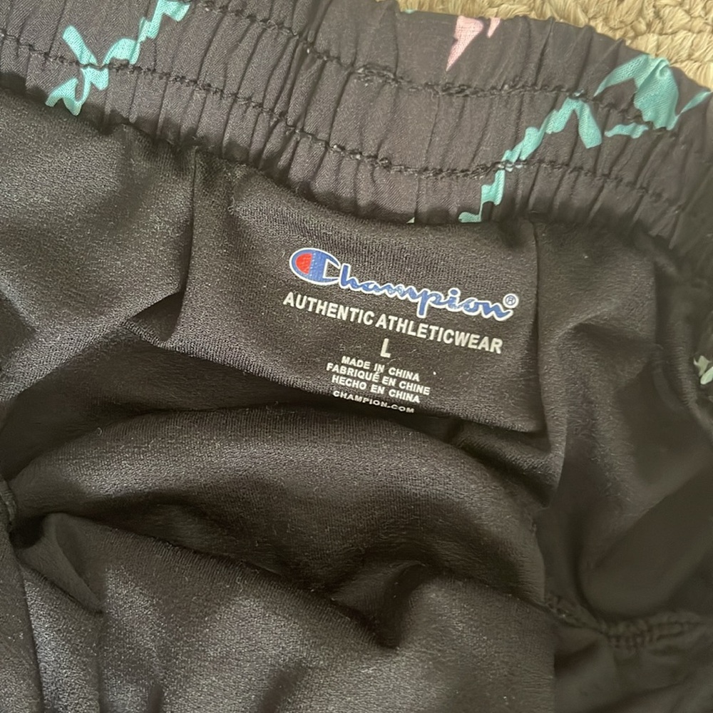 Shorts - Picture 2 of 5